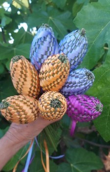 Fuseaux de lavande tissés de satin bleu, orange et violet