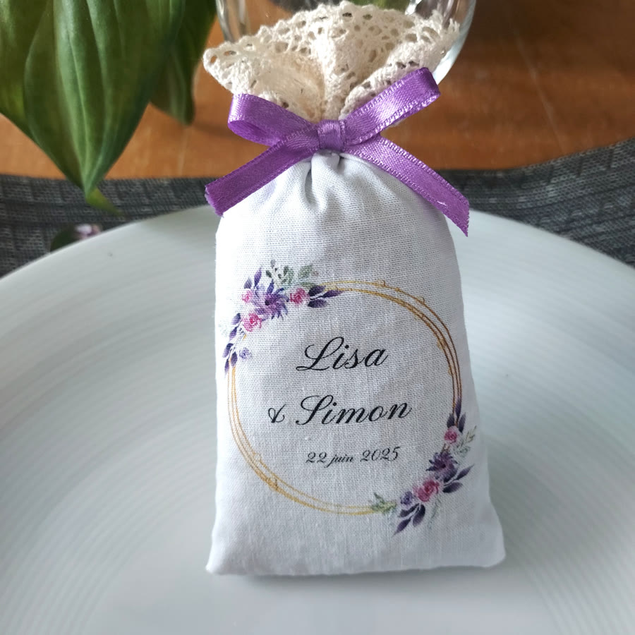 Sachet de lavande Lisa & Simon, ruban lilas et couronne dorée fleurie
